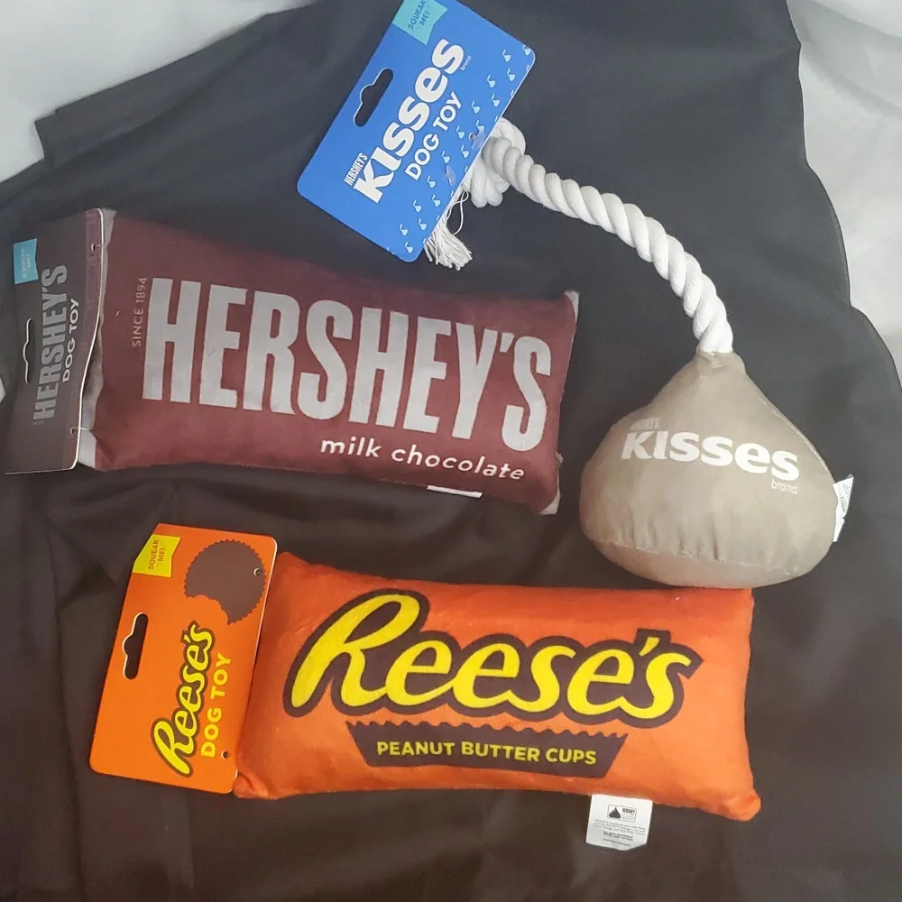 NWOT‎ Hershey's & Reese's Dog Toy Set